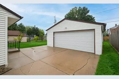 2526 S 83rd St, West Allis, WI 53219 - Photo 25