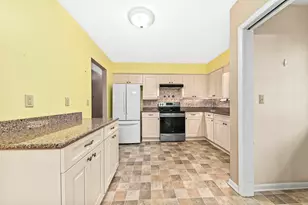 2526 S 83rd St, West Allis, WI 53219 - Photo 11
