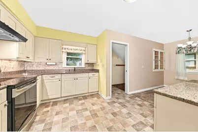 2526 S 83rd St, West Allis, WI 53219 - Photo 7