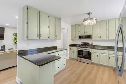 5538  Sandy Ln, Racine, WI 53406 - Photo 3