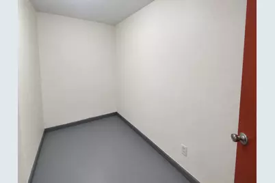 2563 S 8th St, Milwaukee, WI 53215 - Photo 31