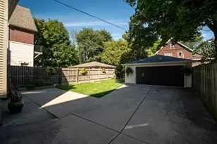 2854 N Murray Ave, Milwaukee, WI 53211 - Photo 43