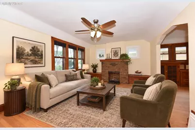 2625 N 69th St #2625A, Wauwatosa, WI 53213 - Photo 3