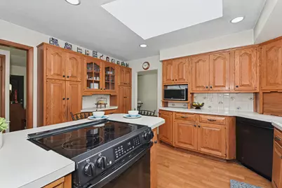 14707 W Gatewood Ct, New Berlin, WI 53151 - Photo 9