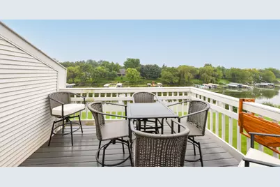 2226  Landings Ln, Delavan, WI 53115 - Photo 9