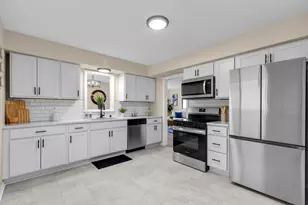 7118 W Medford Ave, Milwaukee, WI 53218 - Photo 9