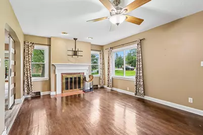 W279N1666  Prospect Ave, Pewaukee, WI 53072 - Photo 9
