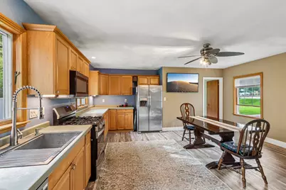W279N1666  Prospect Ave, Pewaukee, WI 53072 - Photo 7