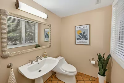 1956 W Windsor Cir, Glendale, WI 53209 - Photo 25