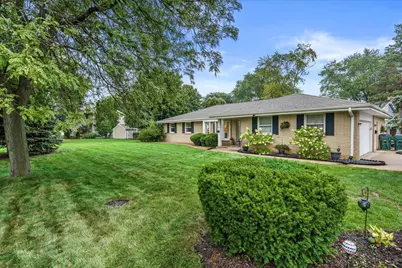 4800  Sussex Ln, Greendale, WI 53129 - Photo 35