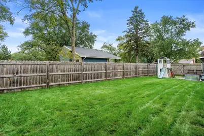 4800  Sussex Ln, Greendale, WI 53129 - Photo 5