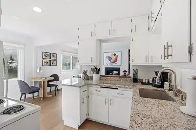 9155 W Park Hill Ave, Milwaukee, WI 53226 - Photo 5