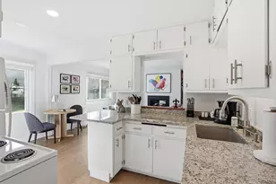 9155 W Park Hill Ave, Milwaukee, WI 53226 - Photo 5