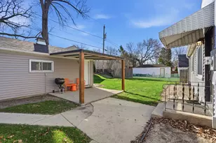 9155 W Park Hill Ave, Milwaukee, WI 53226 - Photo 17