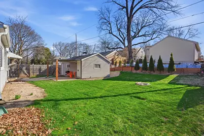 9155 W Park Hill Ave, Milwaukee, WI 53226 - Photo 19
