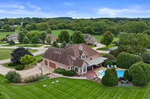 W287N921 Bedouin Ct, Delafield, WI 53188 - Photo 3
