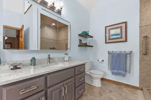 W287N921 Bedouin Ct, Delafield, WI 53188 - Photo 31