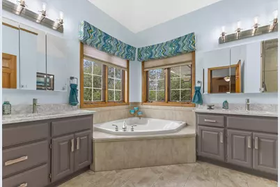 W287N921  Bedouin Ct, Delafield, WI 53188 - Photo 29