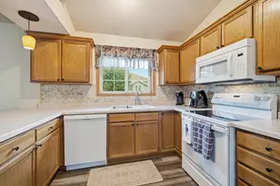 435 W Aspen Dr, Oak Creek, WI 53154 - Photo 5