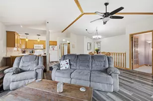 435 W Aspen Dr, Oak Creek, WI 53154 - Photo 7