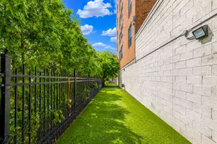 1111 N Marshall St, Milwaukee, WI 53202 - Photo 25