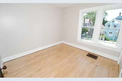 2050 N Holton St, Milwaukee, WI 53212 - Photo 9