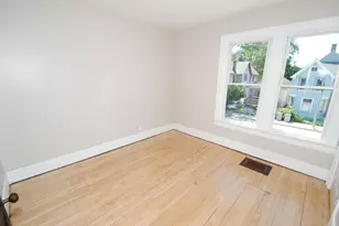 2050 N Holton St, Milwaukee, WI 53212 - Photo 9