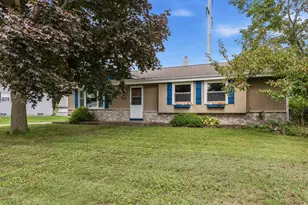 624 Deer Pass Rd, Saukville, WI 53080 - Photo 1