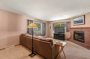 624 Deer Pass Rd, Saukville, WI 53080 - Photo 3