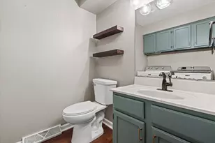 10210 W Whitnall Edge Circle, Franklin, WI 53132 - Photo 15