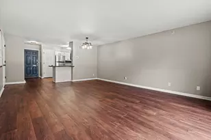 10210 W Whitnall Edge Circle, Franklin, WI 53132 - Photo 7