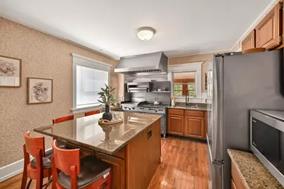 1569 N Warren Ave, Milwaukee, WI 53202 - Photo 13