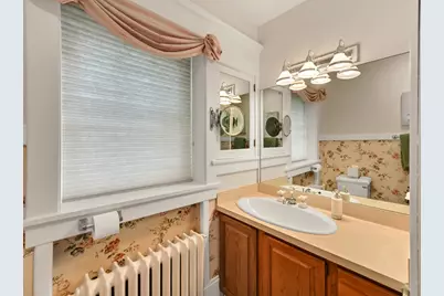 1569 N Warren Ave, Milwaukee, WI 53202 - Photo 23