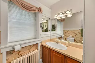1569 N Warren Ave, Milwaukee, WI 53202 - Photo 23