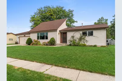 1378  Irving Cir, Manitowoc, WI 54220 - Photo 3