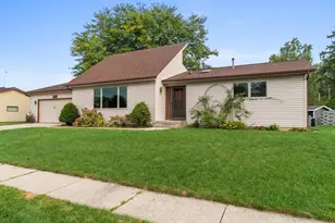 1378 Irving Cir, Manitowoc, WI 54220 - Photo 3