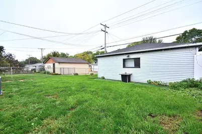 8945 W Herbert Ave, Milwaukee, WI 53225 - Photo 27