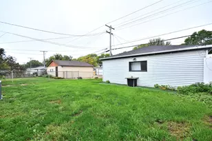 8945 W Herbert Ave, Milwaukee, WI 53225 - Photo 27