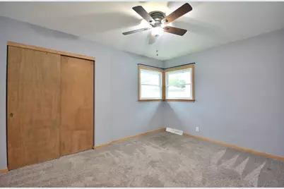 8945 W Herbert Ave, Milwaukee, WI 53225 - Photo 15