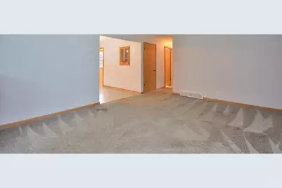 8945 W Herbert Ave, Milwaukee, WI 53225 - Photo 5