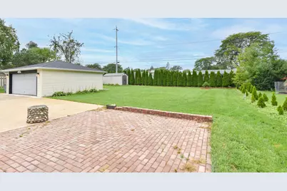 8935 N Navajo Rd, Bayside, WI 53217 - Photo 35