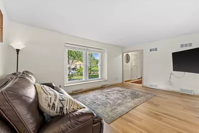 5211  Charles St, Racine, WI 53402 - Photo 9