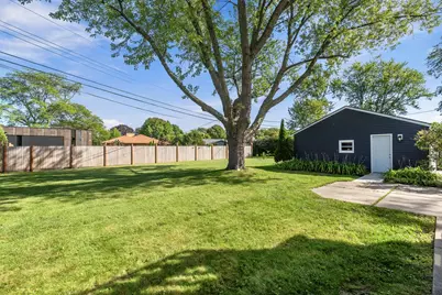 7438 N Seneca Rd, Fox Point, WI 53217 - Photo 7