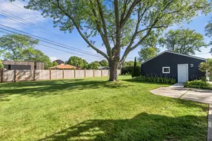 7438 N Seneca Rd, Fox Point, WI 53217 - Photo 7