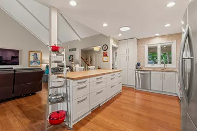 10305 N Adams Ct, Mequon, WI 53092 - Photo 3