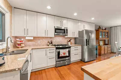 10305 N Adams Ct, Mequon, WI 53092 - Photo 7