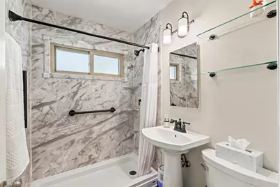 5400 W Ohio Ave, Milwaukee, WI 53219 - Photo 15