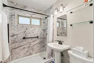 5400 W Ohio Ave, Milwaukee, WI 53219 - Photo 15