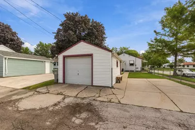5400 W Ohio Ave, Milwaukee, WI 53219 - Photo 27