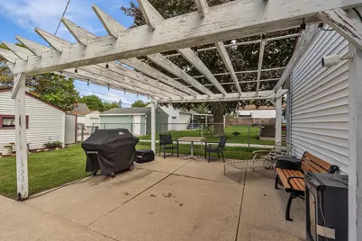 5400 W Ohio Ave, Milwaukee, WI 53219 - Photo 23